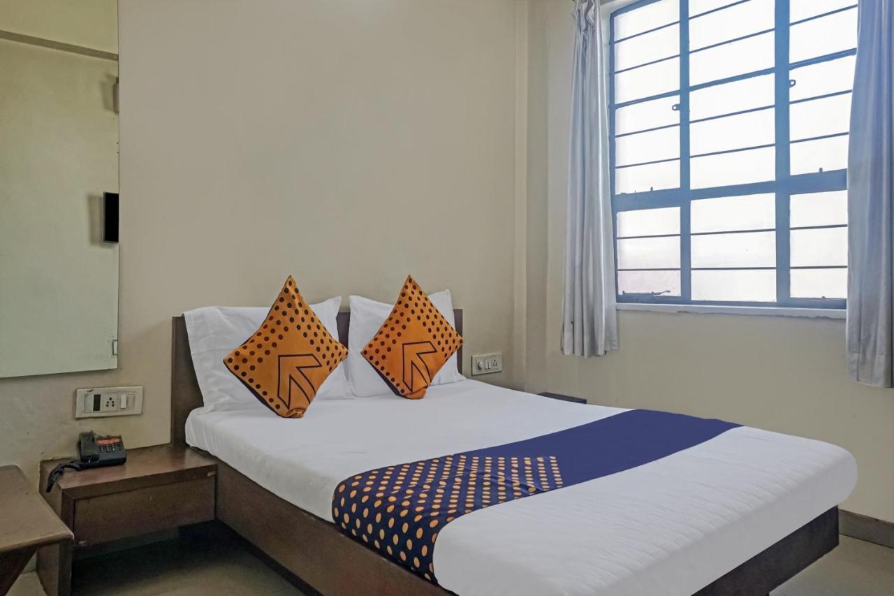Oyo Flagship 75444 Hotel Kinara Lodging & Boarding Mangvadi ภายนอก รูปภาพ