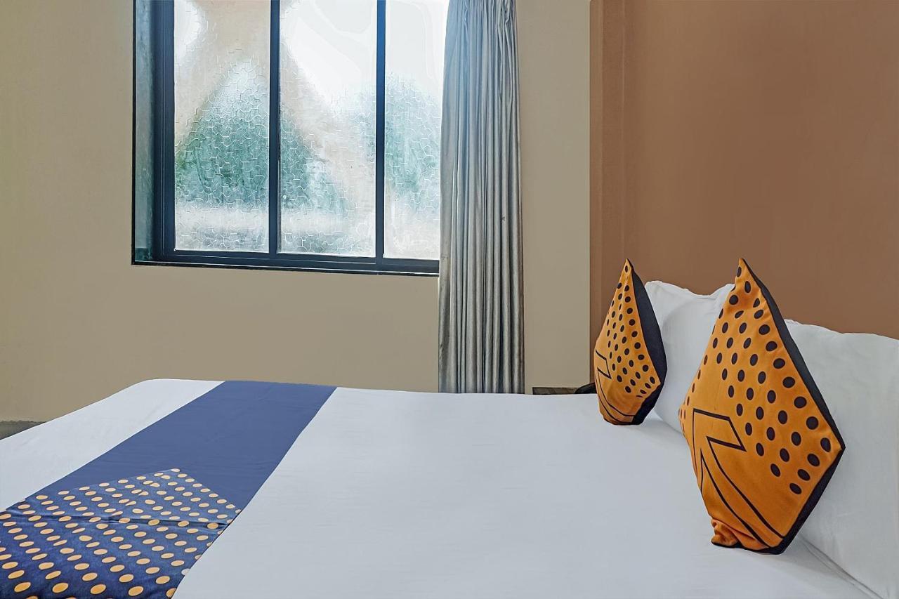 Oyo Flagship 75444 Hotel Kinara Lodging & Boarding Mangvadi ภายนอก รูปภาพ