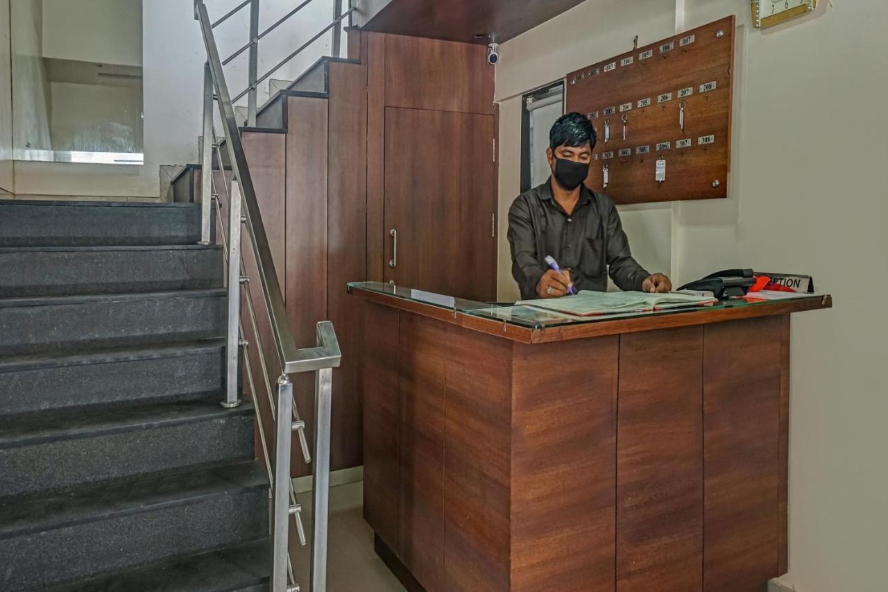 Oyo Flagship 75444 Hotel Kinara Lodging & Boarding Mangvadi ภายนอก รูปภาพ