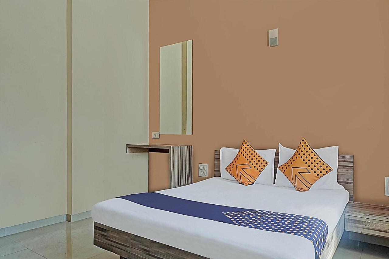 Oyo Flagship 75444 Hotel Kinara Lodging & Boarding Mangvadi ภายนอก รูปภาพ