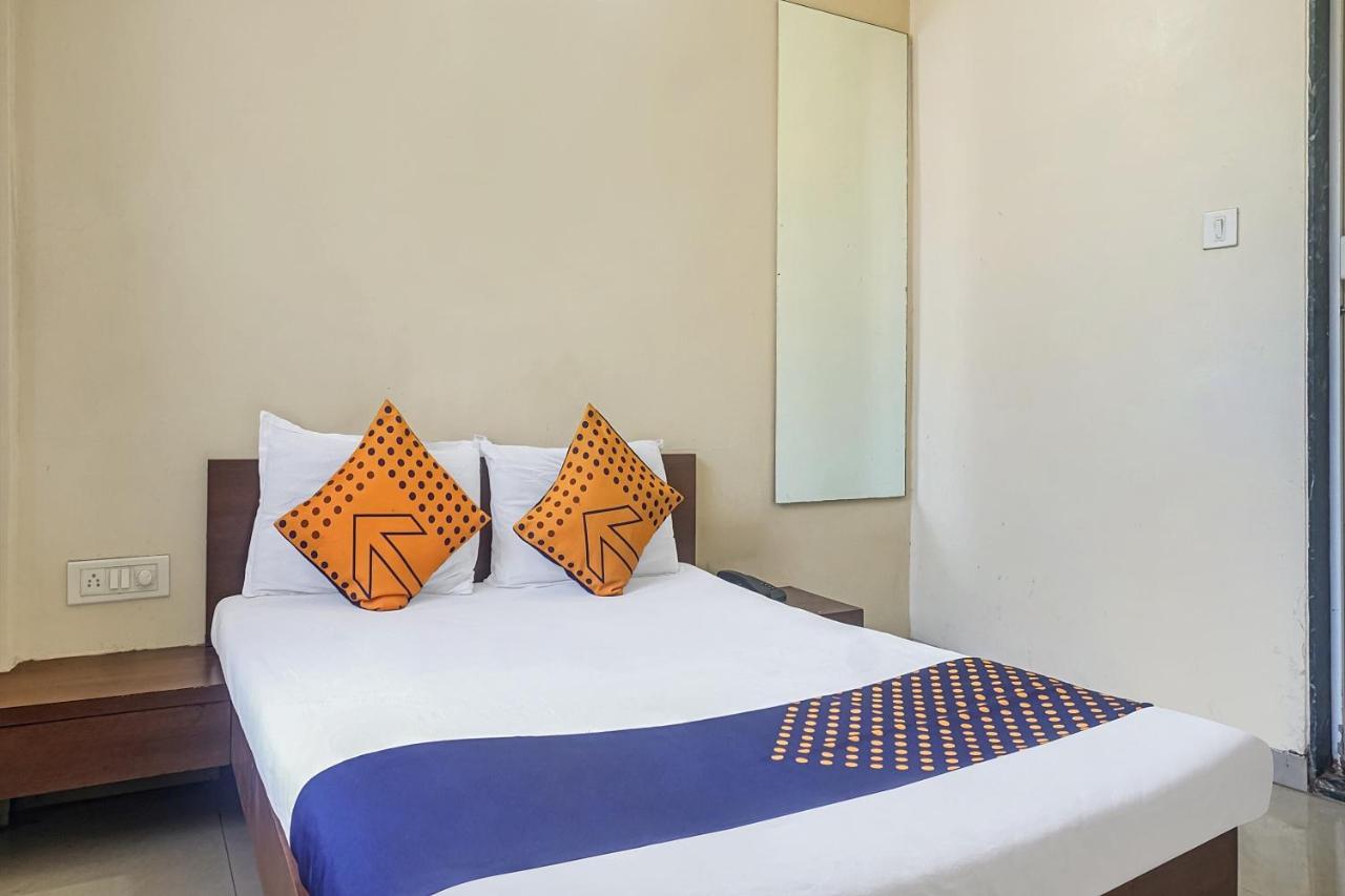 Oyo Flagship 75444 Hotel Kinara Lodging & Boarding Mangvadi ภายนอก รูปภาพ