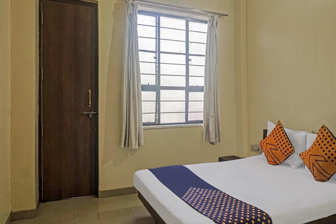 Oyo Flagship 75444 Hotel Kinara Lodging & Boarding Mangvadi ภายนอก รูปภาพ