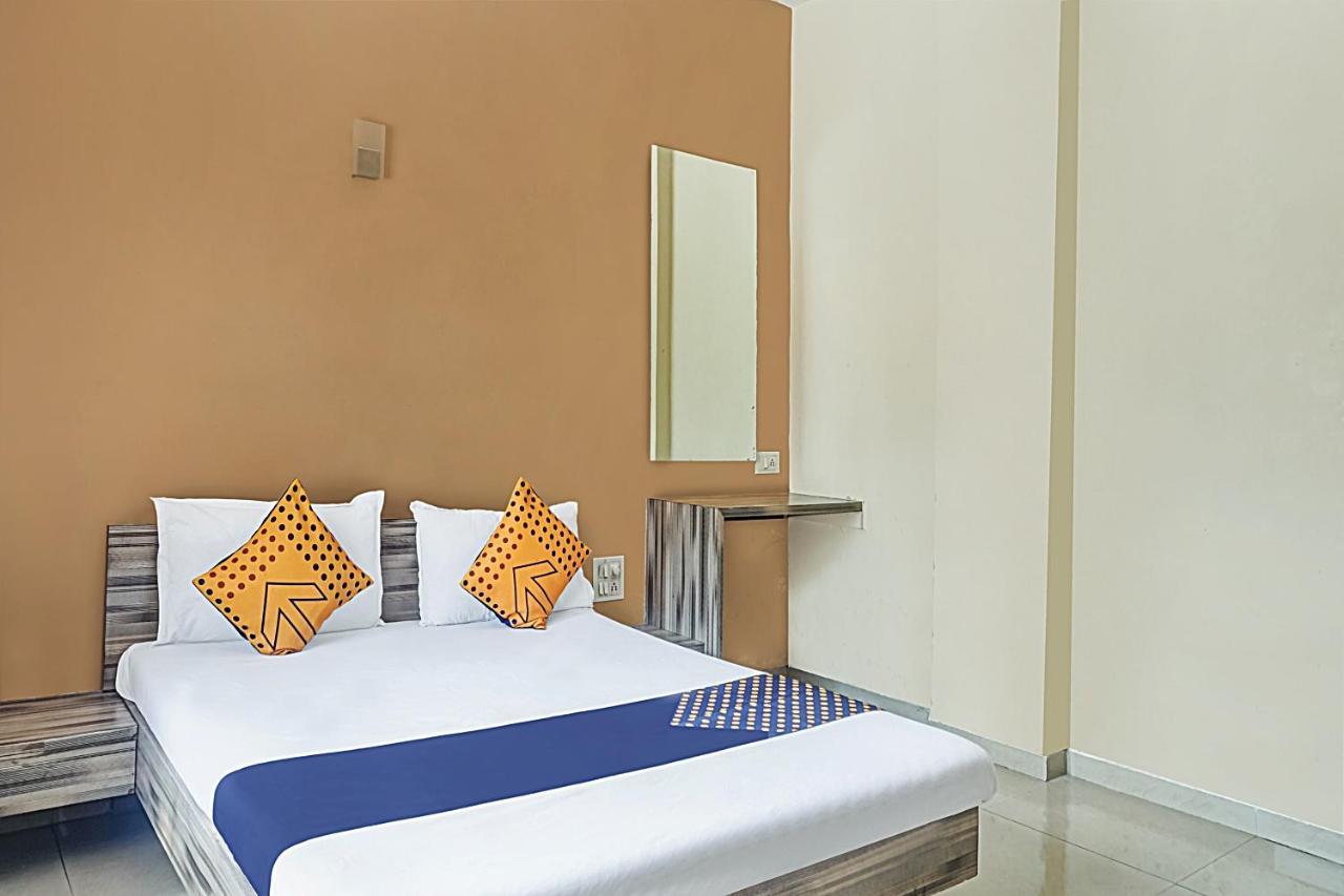 Oyo Flagship 75444 Hotel Kinara Lodging & Boarding Mangvadi ภายนอก รูปภาพ