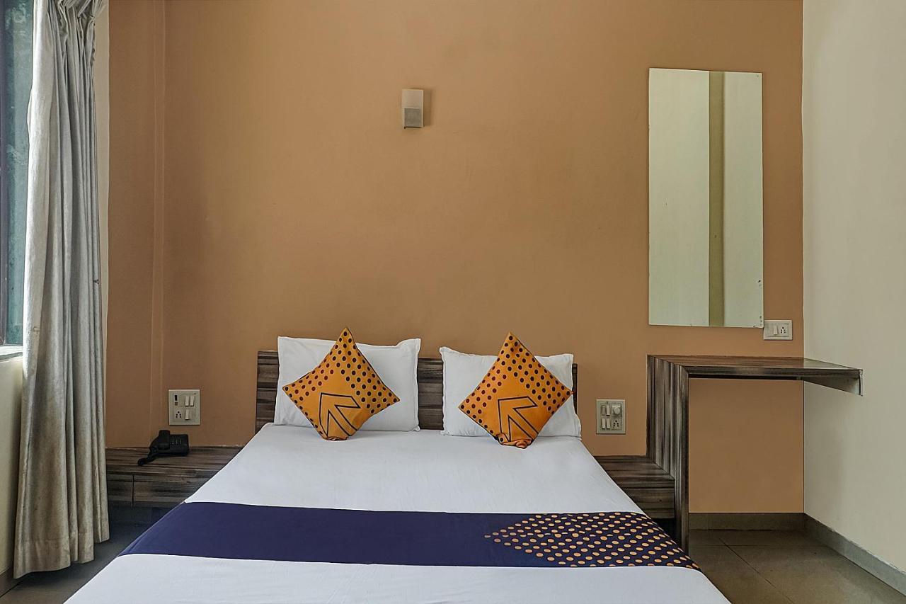 Oyo Flagship 75444 Hotel Kinara Lodging & Boarding Mangvadi ภายนอก รูปภาพ