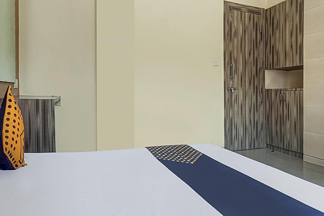 Oyo Flagship 75444 Hotel Kinara Lodging & Boarding Mangvadi ภายนอก รูปภาพ