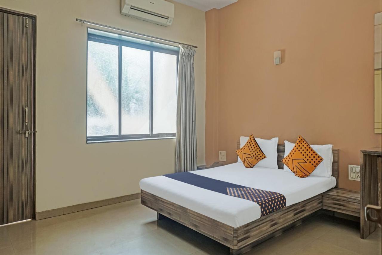 Oyo Flagship 75444 Hotel Kinara Lodging & Boarding Mangvadi ภายนอก รูปภาพ